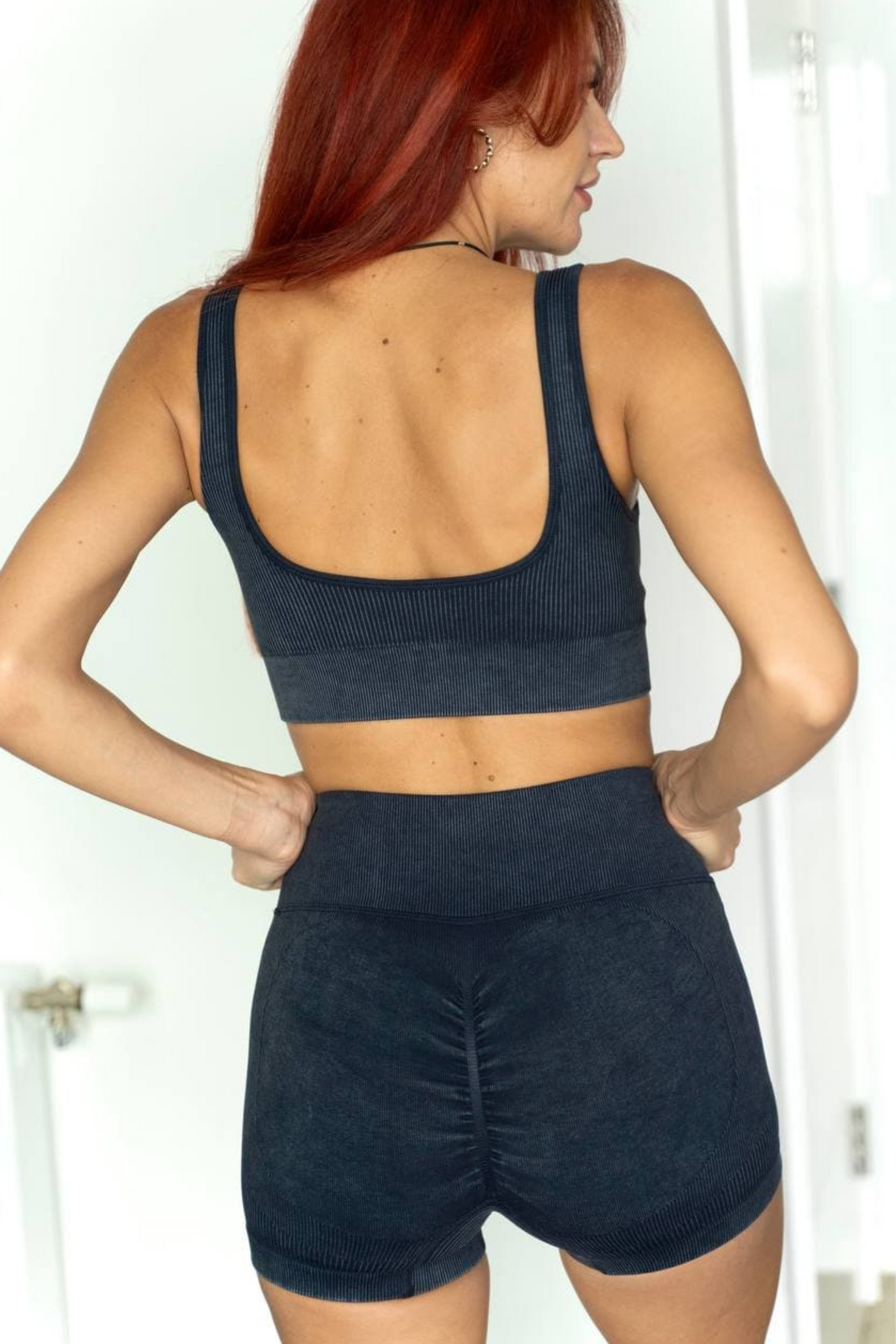 Addiction Short Leggings with Scrunch Butt Lifting (Black)